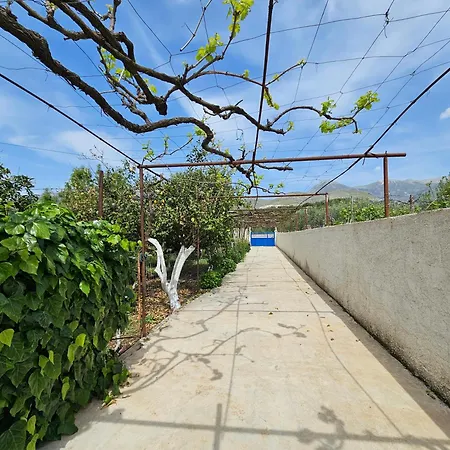 בית נופש The Hidden Orchard Near Saranda *
